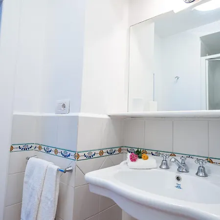 Serao Camilla By Myvillacollection * イスキア島